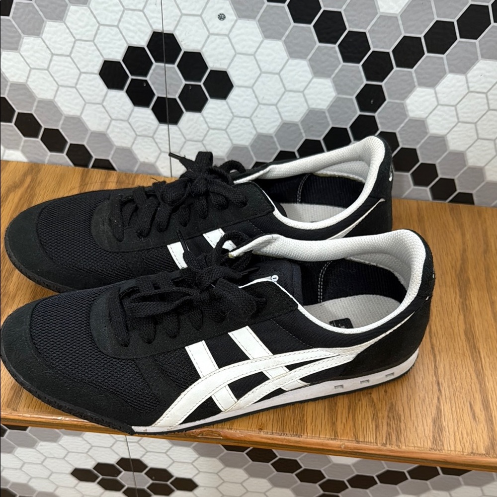 Onitsuka Tiger Men's Black and White Athletic Sneakers